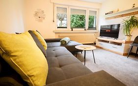 Truth Fuer 3 - Moderne Kueche - Smart Tv - Teppichboden